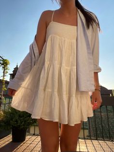 Summer Outfit Sewing Flowy Dress, Hot Summer Outfits Girly, California Aesthetic Outfit Winter, Coastal Aesthetic Clothes, Costal Summer Outfits, White Flowy Dress Aesthetic, Summer In England Outfits, Summer Coastal Outfits, Costal Granddaughter Outfit Summer