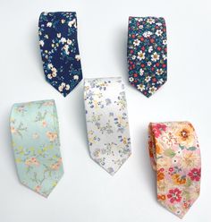 "PRODUCT DETAILS Neck Tie : 145cm (57. 09in) x 6 cm ( 2.36 in） ----------Fabric Type---------- 100% cotton ----------ABOUT THIS ITEM---------- Retro floral ties for men. Made of the flexible and high-quality cotton material.These ties have quality that you can feel. You will not be disappointed by the fabrics we use on all of our ties. It is comfortable to wear and soft touch.Retro and stylish printed designed necktie, it is will makes you different than others whatever you wear it to attend any Christmas Necktie, Floral Ties, Flower Tie, Pattern Wedding, Ties For Men, Groom Groomsmen, Bag Display, Neck Ties, Boys Christmas