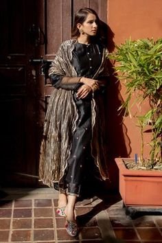 Shop for Juanita by Shubhda Black Handwoven Chanderi Silk Kurta Set for Women Online at Aza Fashions Black Kurta Set For Women, Black Suit For Women Indian, Latest Dupatta Designs, Kasab Embroidery, Black Silk Suit, Silk Kurtas, Tissue Dupatta, Boring Outfits, Suits For Women Indian