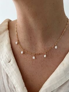 Dainty freshwater pearls on 14k gold-filled link chain 16" adjustable necklace Necklace Pearl Aesthetic, Jewelry Inspo Gold, Gold And Pearl Jewelry, Delicate Pearl Jewelry, Unique Necklace Designs, Pearl And Chain Necklace, Diy Pearl Jewelry, Casual Pearls, Pearl Gold Necklace