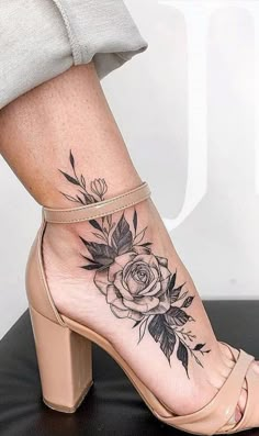 50+ Great Designs For Small Tattoo İdeas And Small Tattoos - hotcrochet .com Ankle And Foot Tattoos For Women, Female Calf Tattoo, Foot Ankle Tattoo, Anklet Tattoo, Graffiti Images, Tattoo Trend, Vanity Art, Shape Tattoo, Cat Tattoos