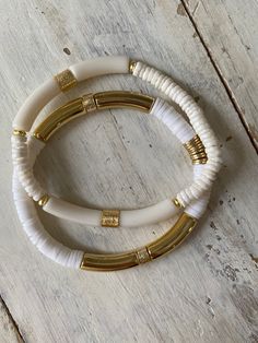 Set of 1 or 2! Heishi shell bead bangle with gold ascents and Heishi bead along with gold acrylic beads Sizes small Medium Large X large Heishi Jewelry, Mama Bracelet, Gold Filled Hoops, Ball Bracelet, Bead Bangles, Womens Jewelry, Bracelet Design, Bracelet Ideas, Gold Filled Earrings