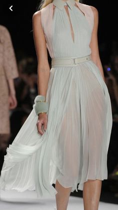 Gowns Runway, Summer Gowns, Classy Aesthetic, Creation Couture, Zuhair Murad, Zac Posen, Classic Fashion, Marchesa