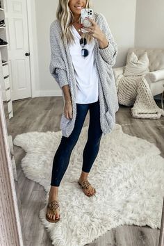 Cardigan Casual, Look Legging, Loose Outfit, Looks Style, Tankini, Sweaters & Cardigans, Look Fashion, Sweater Top