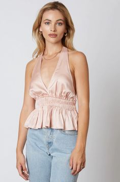 The Kinda Flirty Blush Satin Halter Top is an important addition piece to your wardrobe! Silky satin fabric shapes this sexy halter top that has a tying halter neckline that flows into a sleeveless plunge neck bodice with an open-back design. Attached stretchy smocked waist and ruffle hem finish the look. Cute Blush, Boutique Boho, Boho Pink, Boho Boutique, Boho Outfit, Backless Top, Boho Chic Style, Dresses Boho, Bohemian Clothing