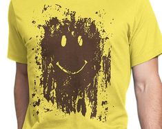 Mud Splatter Smiley Face - T-shirt S-XXL Funny, Forest Gump, Movie, Classic, Marathon, Run, Cool Gift! Casual Paint Splatter T-shirt For Streetwear, Casual T-shirt With Paint Splatter For Streetwear, Casual Relaxed Fit Paint Splatter T-shirt, Graphic Tee With Paint Splatter, Graphic Tee With Paint Splatter And Short Sleeves, Casual Crew Neck T-shirt With Paint Splatter, Relaxed Fit Paint Splatter Crew Neck T-shirt, Relaxed Fit Crew Neck T-shirt With Paint Splatter, Relaxed Fit Cotton T-shirt With Paint Splatter