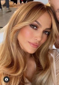 Jlo Inspired Hair, Honey Blonde Hair Celebrities, Jlo Honey Blonde Hair, Jlo Balayage Hair, Jennifer Lopez Blonde Hair, Jlo Caramel Hair, Jlo Hair Color 2023, Jlo Hair 2023, Jlo Superbowl Hair