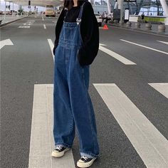 Mode Harajuku, Straight Wide Leg Pants, Preppy Mode, Commuter Style, Overalls Vintage, Outfit Korean Style, Moda Denim, Pumpkin Patch Outfit, Looks Pinterest