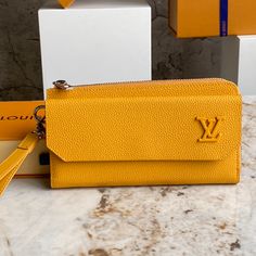 Yellow full leather wallet handbag series This new LV Aerogram long wallet reinterprets traditional men's accessories with a contemporary and minimalist design. The style is made of grained black calfskin, which is as soft as the historic aerogram. The wallet is roomy with an accordion-style main compartment, 12 credit card slots, and additional flap pockets to hold different items. 

Product information 20 x 11 x 2.5 cm Louis Vuitton Yayoi Kusama, Louis Vuitton Capucines, Large Cosmetic Bag, Lv Purse, Lv Shoes, Medium Handbags, Louis Vuitton Pochette, Lv Handbags, Louis Vuitton Twist