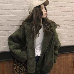 Origin: CN(Origin)Season: Spring/AutumnClothing Length: RegularType: RegularAge: Ages 18-35 Years OldCollar: O-NeckClosure Type: zipperStyle: Office LadySleeve Length(cm): FullSleeve Style: Puff SleeveModel Number: 05Thickness: STANDARDHooded: YesMaterial: CottonMaterial: PolyesterDecoration: ZippersPattern Type: Solid Hoodie Jacket Outfit, Fur Zip Up Hoodie, Causal Chic, Casual Khaki Pants, Faux Fur Hooded Jacket, Lazy Style, Plush Coat, Outfits Y2k, Y2k Aesthetic Outfits