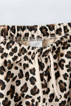 ANIMAL PRINT JOGGING PANTS - Leopard | ZARA United States René Magritte, Color Block Sweatshirt, Shirt Blouses Tops, Beauty Dress, Cardigan Sweater Jacket, Jogging Pants, Round Neck Sweatshirts, Knitwear Cardigan, T Shirt Vest