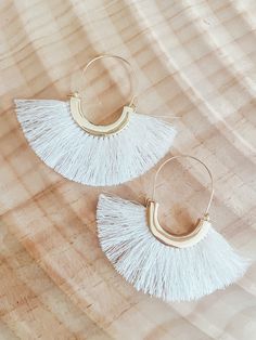 Fan fringe earrings with a sweet, gold semi circle hoop White Fringe Earrings, White Fan, White Fringe, Mama Style, Wedding Jewellery, Fringe Earrings, Piercing Jewelry, Free Spirit, Beaded Earrings