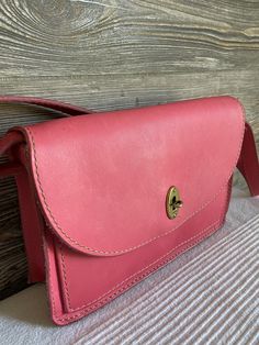 "It is a pre owned vintage FOSSIL bag and shows signs of wear. The exterior does come with scuffing at the edges, leather discoloring and some surface scratches from normal used. The inside looks clean and undamaged. The hardware is functional. The bag is in good overall used condition. FREE DOMESTIC SHIPPING Bag length 9.5 Bag height 6.5\" Bag depth 2.5\" Strap drop 13\" Please view the photos to evaluate the condition. Any questions regarding an item, please ask prior to making your purchase. Vintage Pink Crossbody Shoulder Bag, Pink Vintage Shoulder Bag, Vintage Pink Satchel For Everyday Use, Vintage Saddle Bag With Removable Pouch For Everyday Use, Vintage Pink Bags For Everyday Use, Retro Leather Bag, Vintage Pink Shoulder Bag For Everyday, Vintage Saddle Bag With Removable Pouch, Pink Leather-lined Satchel Bag