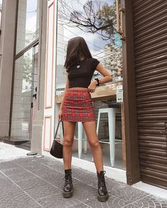 These 15 plaid skirt outfit ideas are perfect for summer, winter, a party and a night out.  #Grundge#Preppy#90s#Red#Pleated#Yellow#Pink#Blue#Black#PlaidSkirtOutfits#Fashion#AestheticFashion#PlaidClothes#PlaidOutfitIdeas Plaid Skirt Outfit, Red Plaid Skirt, Overalls Outfit, Rock Outfit, Skirt Denim, Skirt Maxi, Skirt Midi, Skirt Mini, Winter Trends