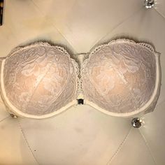 Victorias Secret Lace Strapless Bra 32d Nwot Elegant Lace Bandeau Bra, Elegant Strapless Bra Partially Lined, Elegant Strapless Partially Lined Bra, Party Bra With Removable Pads In White, White Party Bra With Removable Pads, Elegant Bandeau Bra For Night Out, Strapless Partially Lined Bra, White Padded Bra For Party, White Padded Bandeau Bra