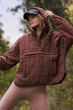 Hiking Chic, Practical Outfits, Colorado Outfits, Comfy Travel, Free People Activewear, Estilo Hippie, Cotton Coat, Twin Peaks, Fashion Board