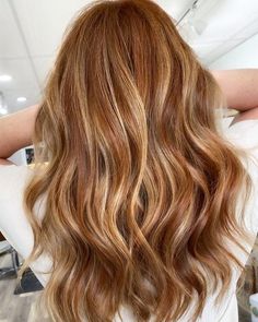 Chestnut Auburn Hair, Natural Strawberry Blonde, Auburn Hair Ideas, Dark Strawberry Blonde Hair, Auburn Hair With Highlights, Light Auburn Hair Color, Magic Transformation, Warm Blonde Highlights, Transformation Tips