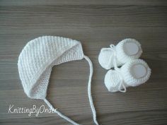 White baby set knitted bonnet and booties Take home outfit White Winter Booties As A Gift, White Booties As Winter Gift, White Winter Booties As Gift, Handmade White Bonnet As A Gift, Handmade White Bonnet As Gift, White Knitted Bonnet, White Knitted Booties For Winter, White Yarn Bonnet, White Knitted Winter Booties