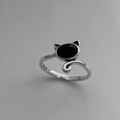 925 sterling silver Stone: Black Agate Finish: oxidized Height: 12.1 mm Can be worn: on multiple fingers and midi ring Symbolizes: prosperity, courage, rebirth, and resurrection Black Cat Ring, Cat Rings, Silver Cat Ring, Ring Cat, Black Agate Ring, Tom Y Jerry, Couples Ring Set, Minimalist Accessories, Cat Ring