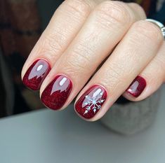 25 Magical Snowflake Christmas Nails to Inspire Your Holiday Look Red And Silver Nails, December Nails, Red Nail, Shellac Nails