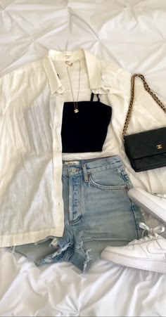 Celana Jins Wanita, Modele Fitness, Mode Zara, Inspiration Tattoos, Outfit Inspo Summer, Neue Outfits, Trendy Summer Outfits, Mode Inspo, Simple Trendy Outfits