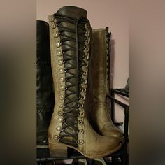 Freebird Taupe Chapelle Size 7 Bnib Make Me A Reasonable Offer Fye Shoes, Freebird Boots, Freebird By Steven, Funky Shoes, Chic Leather, Heels Boots, Fashion Baby, Dream Shoes, Black Girls Hairstyles