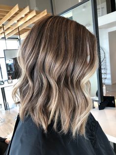 Brunette Hair With Blonde Highlights Short Length, Lots Of Babylights, Beach Blonde Brunette, Short Hair With Baylage, Brown Foils In Blonde Hair, Light Brown Balayage Shoulder Length, Bronde Balyage Short Hair, Dark Shadow Root Blonde Balayage Short Hair, Blonde Balayage On Dark Hair Medium