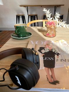 Vogue Florence Pugh, marshal headphones, coffee aesthetic Florence Pugh Aesthetic, Coffee Aesthetic, Florence Pugh, Florence, Apple Iphone, Glue