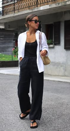 Italian Fashion Blogger, Milan Spring Fashion, 65 And Sunny Outfit, Summer Outfits White Button Up, Cold Summer Outfit Work, Easy Comfortable Work Outfits, Outfits For Summer Travel, London Street Style 2023 Summer, Europe Late Summer Outfits