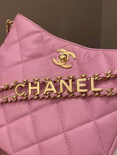 Chanel 22S Hobo Shoulder BagMavue Pink Caviar AGHWSize 19 x 17 x 9 cmShoulder drop 22 cmMicro ChipApril 20229.9/10 New Kept Unused w Seal (minimal storage signs if any otherwise new)Includes full set box, dust bag and receiptRTP 7000 sgdPrice now 5400 sgd 4050 usd CN5535-01 Quilted Wallet, Hobo Shoulder Bag, Shopping Tote, Full Set, 9 And 10, Luxury Bags, Dust Bag, Bag Accessories, Michael Kors