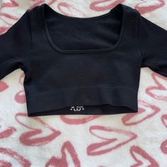 Size Small Never Worn! Casual Black Stretch Crop Top, Trendy Black Scoop Neck Top, Black Ribbed Scoop Neck Crop Top, Everyday Black Ribbed Tops, Black Ribbed Tops For Everyday, Trendy Black Crop Top With Scoop Neck, Casual Black Crop Top With Scoop Neck, Everyday Fitted Black Top, Trendy Black Scoop Neck Crop Top