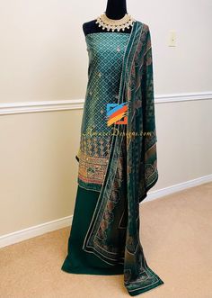 Abito verde Gotta Patti Tilla Work in velluto pregiato

 Esplora più abiti Punjabi , Salwar Kameez , abito Punjabi in velluto

 📦 Spedizione GRATUITA senza pari in tutto il mondo dal Canada verso Stati Uniti, Europa, Australia, Nuova Zelanda, Norvegia, Belgio, Danimarca, Spagna, Italia, Francia e ovunque.

 - Prezzo del solo abito Punjabi

 ⭐️⭐️⭐️⭐️⭐️ Recensioni dei clienti a 5 stelle

 Jaspreet, Canada ⭐️⭐️⭐️⭐️⭐️

 Il choora che ho ordinato è stato fantastico. La dimensione era perfetta e ben Velvet Punjabi Suits, Punjabi Salwar, Gotta Patti, Velvet Suit, Punjabi Suit, Punjabi Suits, Salwar Kameez, I Got This, Amazing Jewelry