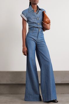 Find ZIMMERMANN Matchmaker High-rise Wide-leg Jeans on Editorialist. Zimmermann's 'Matchmaker' jeans take on '70s wide-legs with the label's typical sense of romance. They're cut with a high-rise and fan out to dramatically wide cuffs that'll pool at your heels - we recommend getting them hemmed so they'll always hit just right. Styling Balloon Pants, Estilo Kardashian, High Rise Wide Leg Jeans, All Jeans, Denim Style, Mode Inspo, Denim Outfit, Looks Vintage, Outfits Casuales