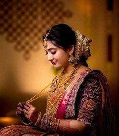 Muhurtham Hairstyle, Athmika Sumithran, Bride Stills, Moments Become Memories, Marriage Pics, Maharashtrian Bride, South Indian Wedding Hairstyles, Marriage Stills, Marriage Photo