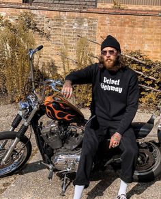 Tatto Boys, Biker Aesthetic, Motorcycle Aesthetic, Vintage Biker, Motorcycle Riding, Ex Machina, Insurance Policy, Biker Style