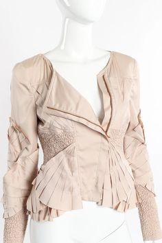 Detailed fan silk jacket by Tom Ford for Gucci for the 2004 Spring/Summer ready-to-wear collection. Pleated and shirred silk jacket Blush Round neckline 3D pleated fans Shirred sleeve cuffs and waist panels Layered waist peplum  Front rose gold zipper Fully lined 93% silk, 7% spandex Gucci label, made in Italy Excellen Chic Gucci Spring Outerwear, Gucci Long Sleeve Spring Outerwear, Gucci Spring Long Sleeve Outerwear, Luxury Silk Outerwear For Spring, Spring Silk Fitted Outerwear, Gucci Label, Tom Ford For Gucci, Shirred Sleeve, Fashion Sites