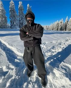 IG - Bookof_ayke | winter outfit, baggy jeans, snow boots Baggy Jeans Outfit Winter Men, Snow Boots Outfit Men, Snow Inspo Outfits, Cute Pics In The Snow, Alaska Street Style, Winter Pics Ideas, Men Winter Boots Outfit, Men’s Outfit Winter, Boys Snow Outfits