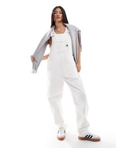 Combinaisons et combishorts par Carhartt WIP Maintenant c'est facile de coordonner ses vêtements Modèle griffé Salopette classique Lanières ajustables à boucle Boutons sur les côtés Poches fonctionnelles Coupe droite Coupe classique Carhartt Jumpsuit Women, White Overalls Outfit, Overalls Design, Overall Outfit, Overalls Outfit, Denim Dungarees, Look Polished, Fall Fit, Evening Look