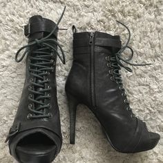 Steve Madden P-Sarge Lace-Up Peep Toe Heeled Booties. Military/Combat Style Size 8, True To Size Stiletto Style Heel Combat Style, Shoes Steve Madden, Military Combat, Peep Toe Heels, Lace Up Heels, Steve Madden Shoes, Shoes Heels Boots, Shoes Women Heels, Steve Madden