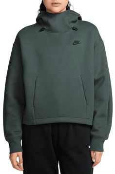 Setting the bar for premium warmth and polished comfort since 2013, Tech Fleece is entering a new era. With an emphasis on tailored elegance, this slightly cropped hoodie has an easygoing and elevated feel. Nike's premium, lightweight fleece–smooth both inside and out–gives you plenty of warmth without adding bulk. Fit & Design: Oversized fit: exaggerated and spacious A roomy design mixed with dropped shoulders and loose arms gives you a relaxed vibe without feeling too big Extended neck and darts in the front and back add structure and dimension to your look Kangaroo pocket gives you somewhere to put your hands when they get chilly Screen-printed Futura logo Entering A New Era, Womens Athletic Outfits, Women's Sportswear, Tech Fleece, Oversized Hoodie, Athletic Apparel, Athletic Outfits, Sportswear Women, Oversize Hoodie