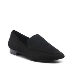 Rag & Co-Julia Loafer You can't go wrong with the Julia loafer from Rag & Co. This pair features a cut-away lip and low block heel for classic appeal. Leather Loafers Women, Bridal Wedding Shoes, Loafer Shoes Women, Adidas Fashion, Trending Sneakers, Low Block Heels, Nike Fashion, Safety Shoes, Shoe Size Chart