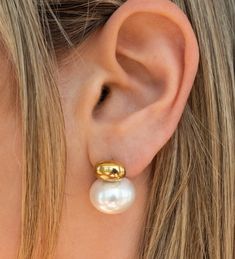 Gold Ball Pearl Stud Earrings 18K Gold Plated Stainless Steel Size: approx. 0.7 inches Iconic Outfits, Gold Statement Earrings, Classic Earrings, Chain Anklet, Pearl Stud Earrings, Pearl Studs, Gold Pearl, Arm Candy, Cute Jewelry