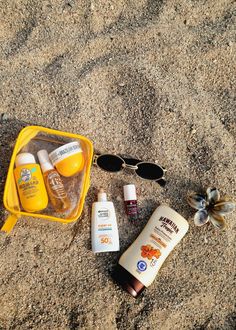 Sommer ☀️🌊🐚 Aesthetic Sunscreen, Skincare Sunscreen, Beach Instagram Pictures, Beach Instagram, Hawaiian Tropic, Beach Aesthetic, Beach Photos, Instagram Pictures, Instagram Feed