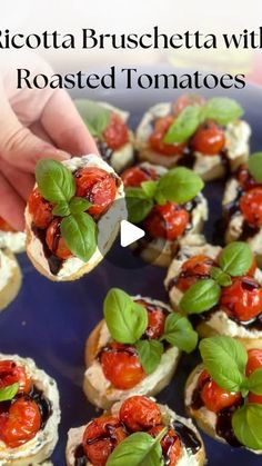 Bruschetta Ricotta, Christmas Appies, Roasted Tomatoes Recipe, Ricotta Bruschetta, Ricotta Pasta Recipes, Entertaining Appetizers, Christmas Food Treats, Tomatoes Recipe, Bruschetta Recipe