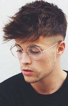 Hairstyles For Men Without Beard, Low Taper Fade Haircut, Fade Haircuts For Men, Short Fade Haircut, Boy Haircuts Short, Men's Cuts, Taper Fade Haircut, Tapered Haircut