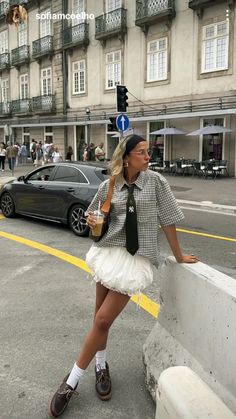 @sofiamcoelho Look Book Outfits, Fits With Skirts, Maximalist Outfits, Sofia Coelho, Book Outfits, Street Wear Fashion, Fall Winter Fashion Trends, Moodboard Aesthetic, Paris Outfits