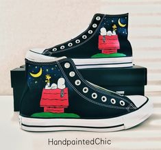 🌛Hand painted Snoopy sleeping in the night Converse hi top.🌜 This Item is 100% hand painted we use only paint brush, not using any paint pens. So they are water-proof, permanent and no fading. When you place an order please allow 2-3 weeks in process to completed the shoes and shipped out. You can also change the colour, enter the name or customize whatever design you like on shoes. I also do custom order and make on other brands.    If you have any question, feel free to ask.🌟 https://www.et Snoopy Converse, Peanuts Converse, Converse Hi Top, Snoopy Clothes, Miffy Stuff, Snoopy Shoes Converse, Snoopy Products, Snoopy Shoes, Snoopy Sleeping