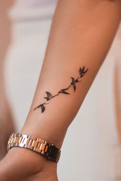 Butterfly Effect Tattoo Design, Bird And Butterfly Tattoo, Pretty Tattoos For Women Classy, Bird Wrist Tattoo, Simple Armband Tattoo, Types Of Tattoos, Tattoo Special, Little Bird Tattoos, Bird Tattoos For Women