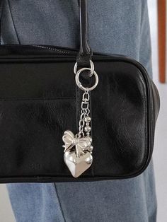 Composition : MetalCountry of Origin : Republic of Korea Bag Charm With Keys As Gift, Silver Keychain For Gift, Heart Ribbon, Beach Aesthetic, Beach Girl, Beach Trip, Nails Inspiration, Sea Shells, Gel Nails