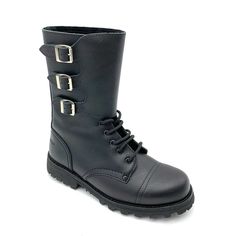 Although many people wear military boots, none will reach the iconic height of Calzados Segarra's legendary 3-buckle tactical boots. Originals from the old Spanish army. Respecting the original last, design and patterns, this model is the most historic of the brand. Made entirely by hand, including the latest developments in R&D. Tactical boot belonging to the Segarra Originals range. Upper: Box calf-flor, 2-2.2 mm waterproof, bellows tongue in waterproof pumped nappa. Without lining. Insole: Re